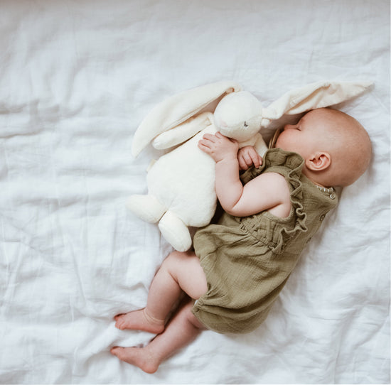 Moonie is de ultieme slaaphulp voor babies met uitneembare nachtlamp en pink noice geluid slim huil systeem
