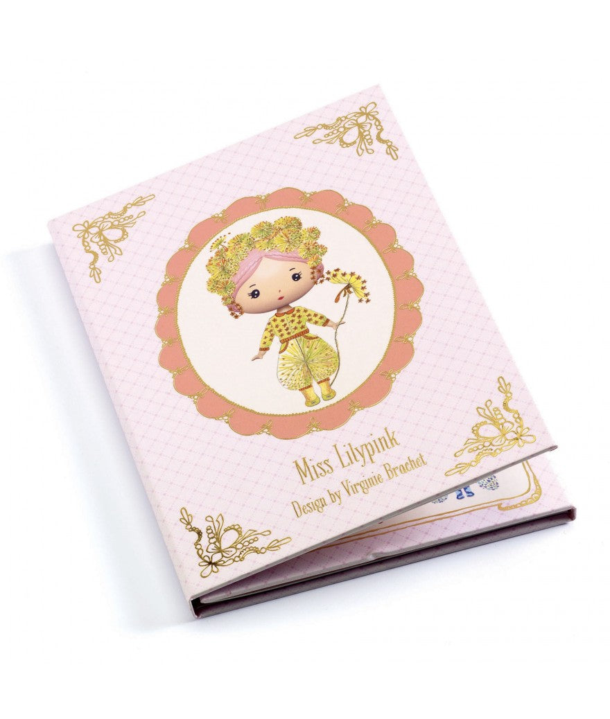 djeco stickerboekje tiyly miss lilypink 4+