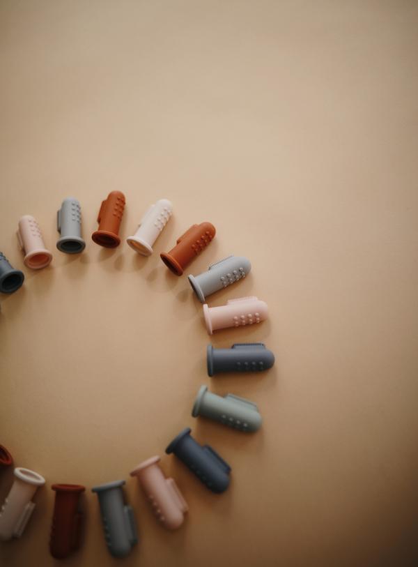 Mushie babytandenborstel finger toothbrush