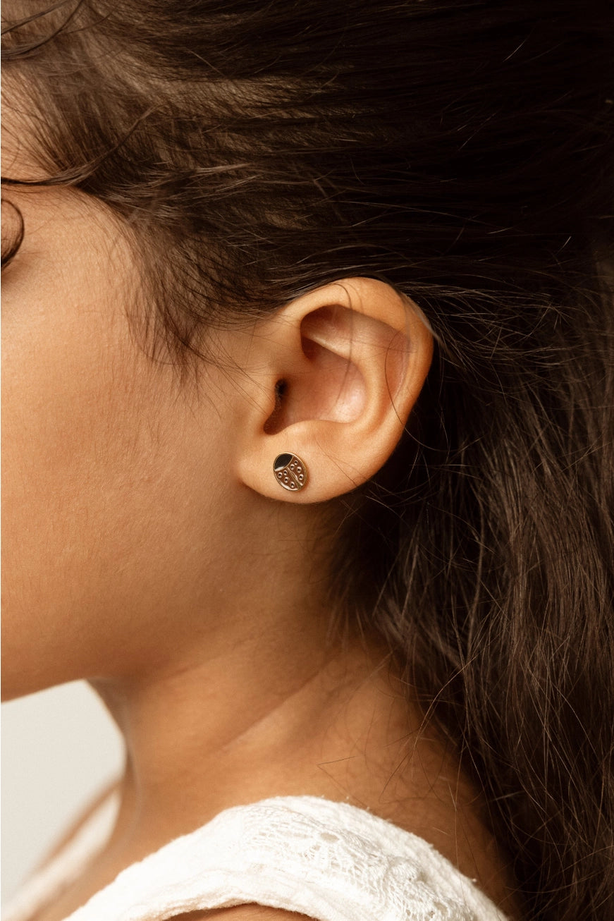 Mrs. Ertha Studs Oorbellen lieveheersbeestje 3+